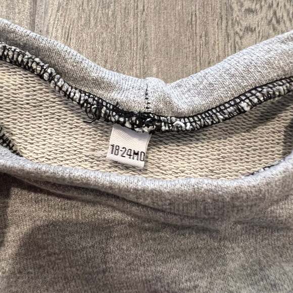 TLK Gray & Red Drop Hem Long Sleeve Shirt Size 18-24 Months - Picture 3 of 5